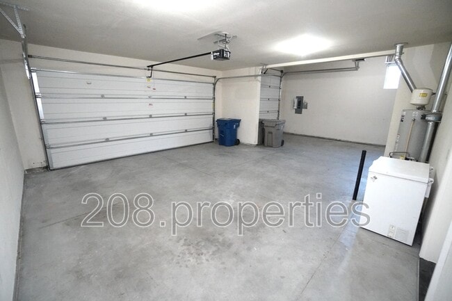 Building Photo - 8848 W Ben St