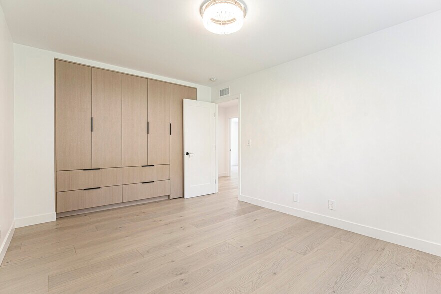 Building Photo - 3125 Emerald Isle Dr