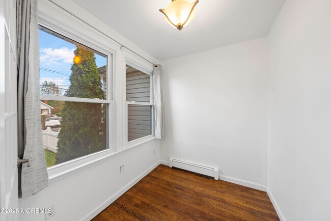 Building Photo - 146 Bath Ave