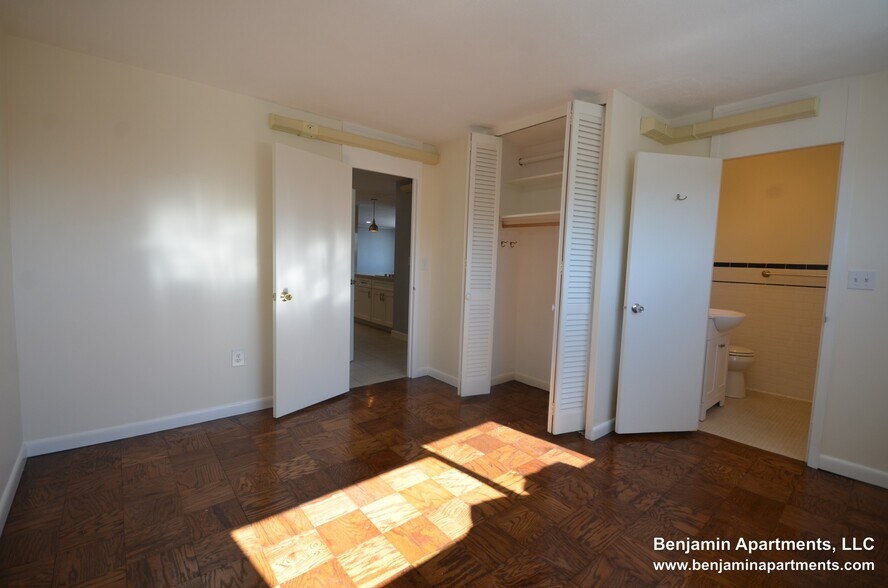 Building Photo - 77 Monmouth St