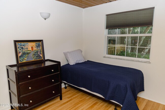 Building Photo - 1345 Orange Cir S