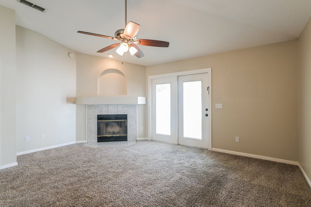 Building Photo - 573 Redberry Ln