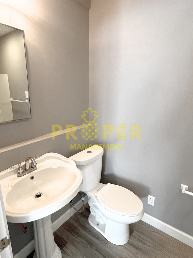 Building Photo - 4 bedroom, 2 bathrooms house for rent