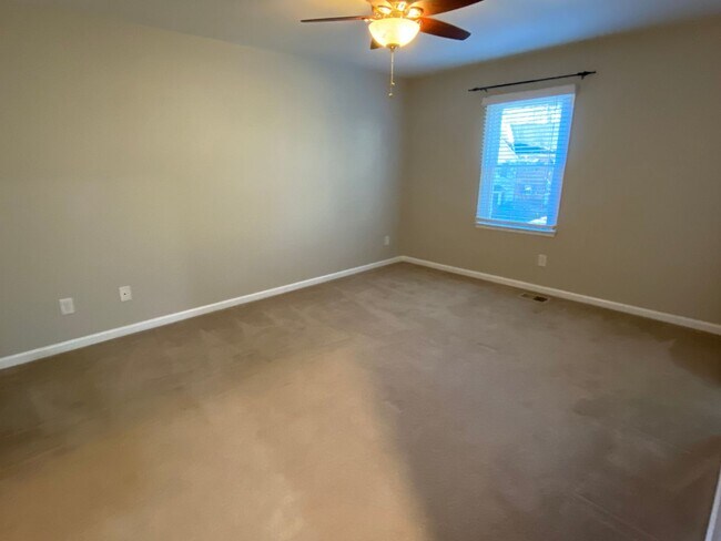 Building Photo - 2 Bedroom 2.5 Bath Townhome in Great Marietta Location w/ a Unfinished Basement