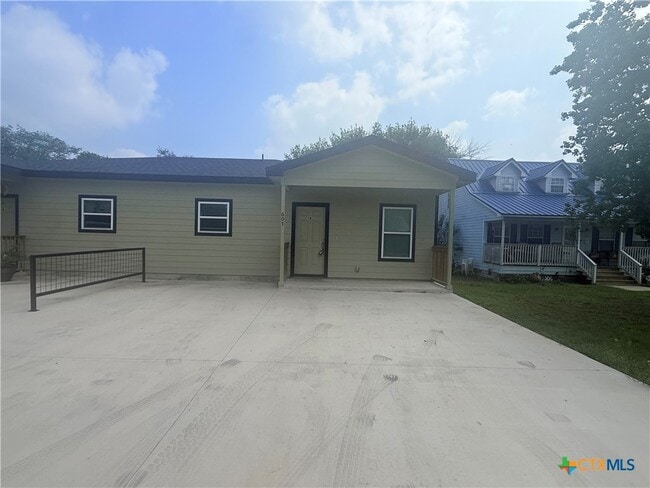 Building Photo - 607 E Martindale St