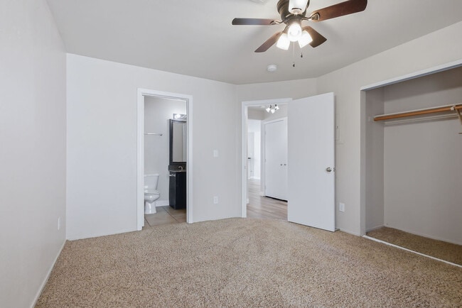 Building Photo - 350 S Durango Dr