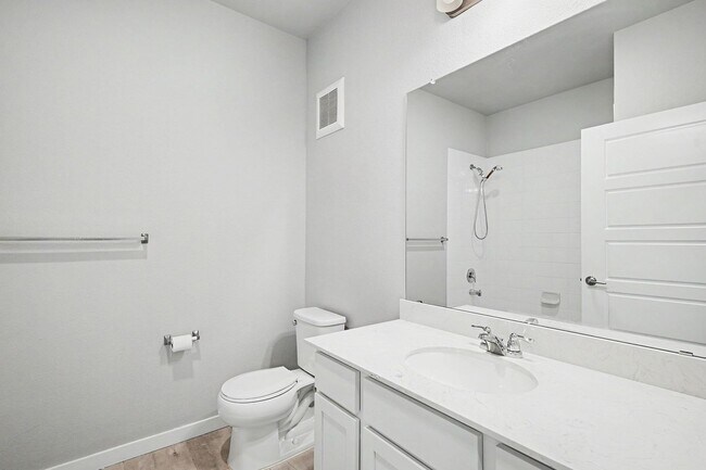 Building Photo - Updated 2 Bed / 2 Bath Corner Condo in Parker – Ground Level Convenience!