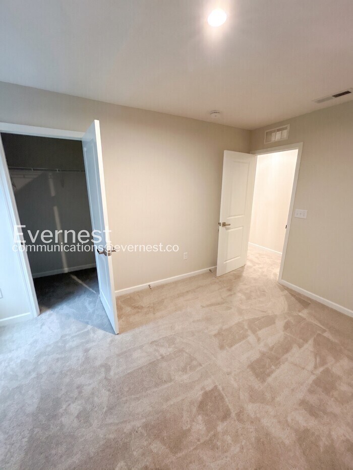 Building Photo - 8555 Erie Lp