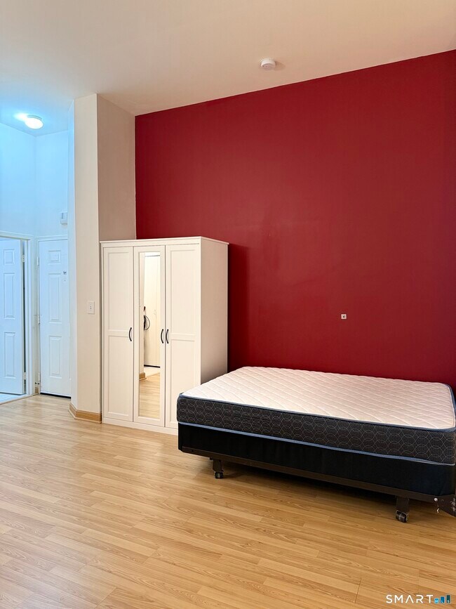 Building Photo - 124 Court St