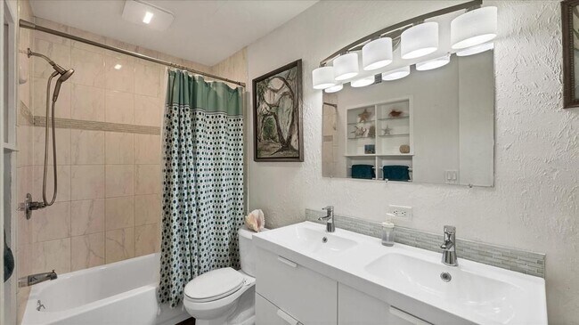 Building Photo - 2304 Ringling Blvd