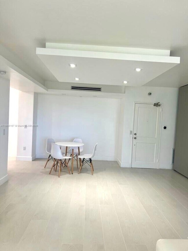Building Photo - 10185 Collins Ave