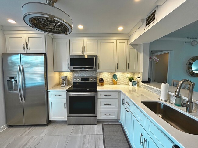 Building Photo - Experience Resort Living at La Puerta del Sol: Stunning Golf Course Views, Modern Amenities, and ...