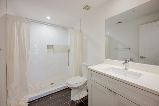 Building Photo - 404 51st St SE