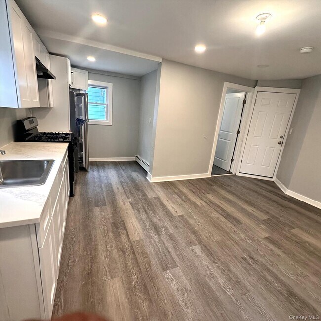 Building Photo - 122 Garden St