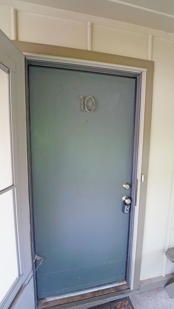 Building Photo - FOR LEASE! 2 Bedroom - 1 Bath - Upstairs U...