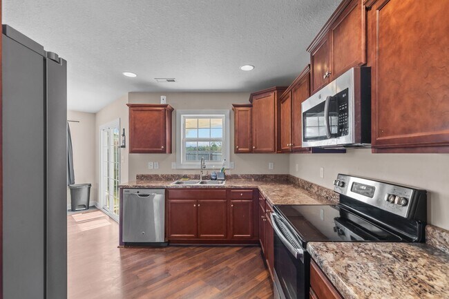 Building Photo - 3 Bedroom 2 Bathroom Home in Onslow Bay!