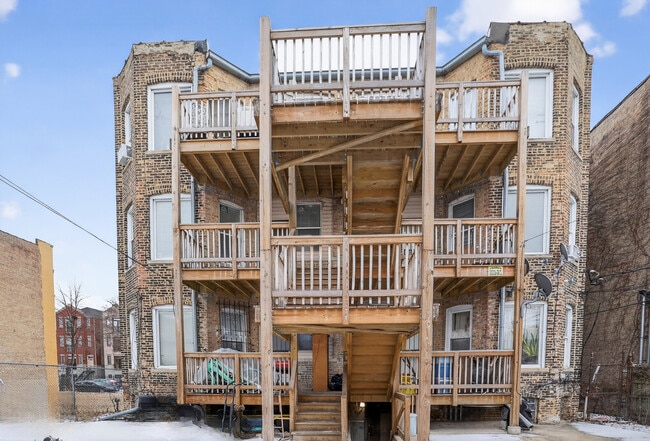 Building Photo - 4622 S Calumet Ave