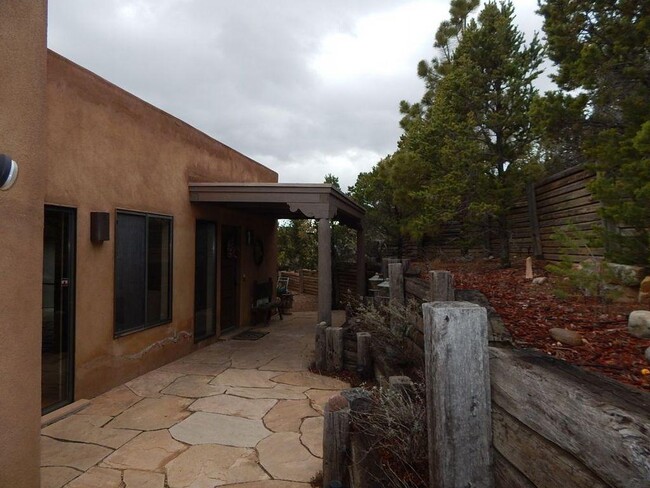 Building Photo - 1005 Calle Dorthia
