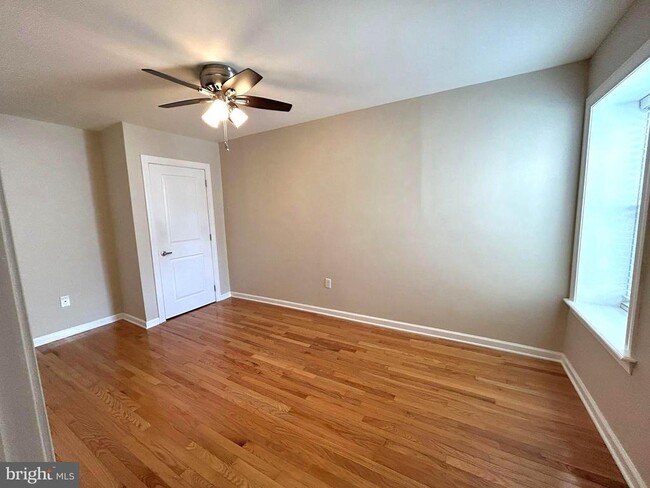 Building Photo - 209 Hermit St