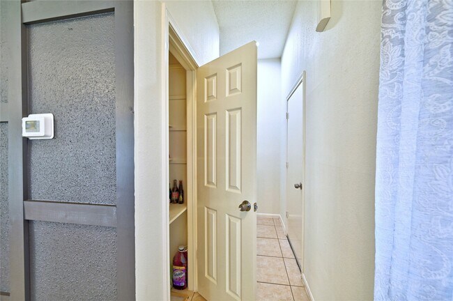 Building Photo - 7407 Creekfield Dr