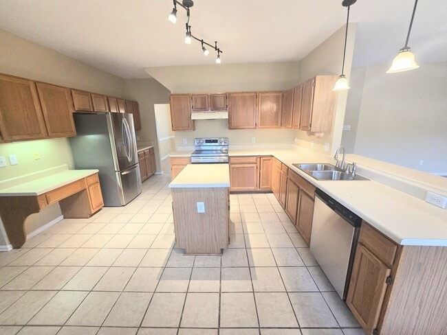 Building Photo - 1009 Friar Tuck Ct