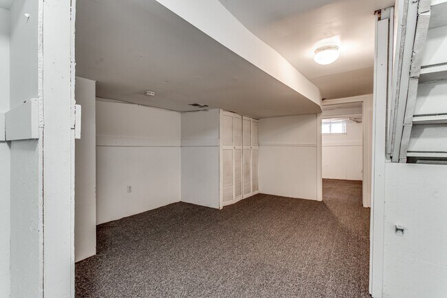 Building Photo - Updated 4 Bed, 2 Bath in Oakland - Close t...