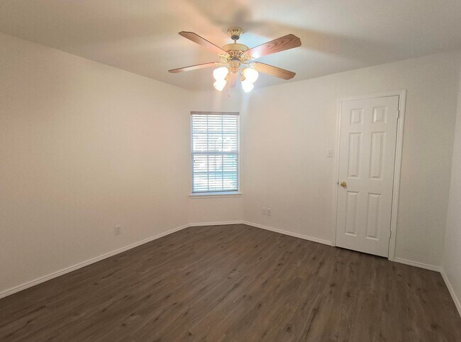 Building Photo - 4301 Pinon Ridge Dr