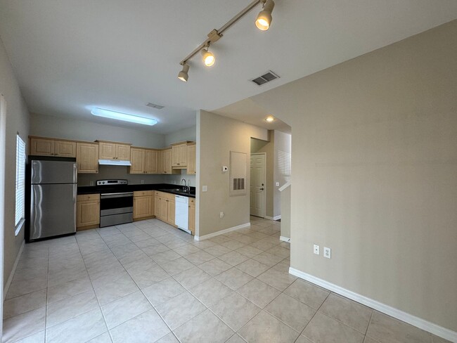 Building Photo - AVAILABLE NOW! 2/2.5 TOWNHOUSE - UNIVERSIT...