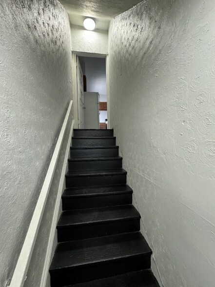 Building Photo - 3860 E 72nd St