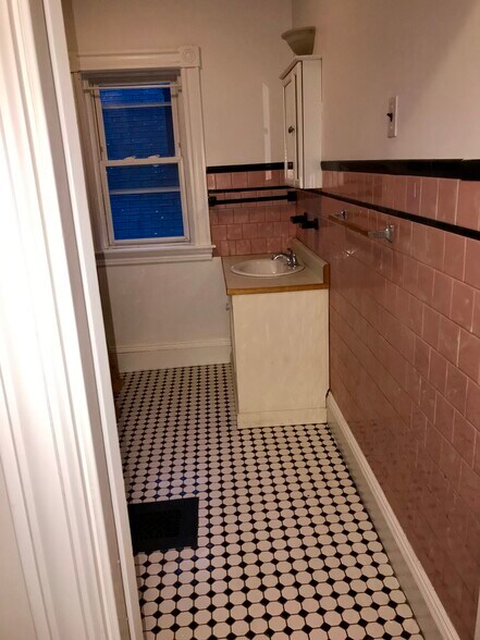 Building Photo - 35 Boylston St