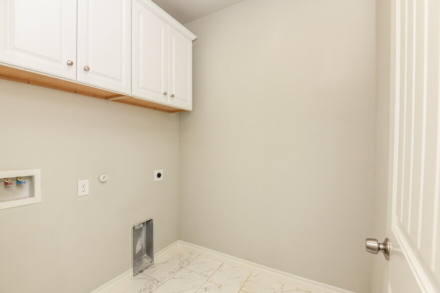 Building Photo - 917 Linden Dr
