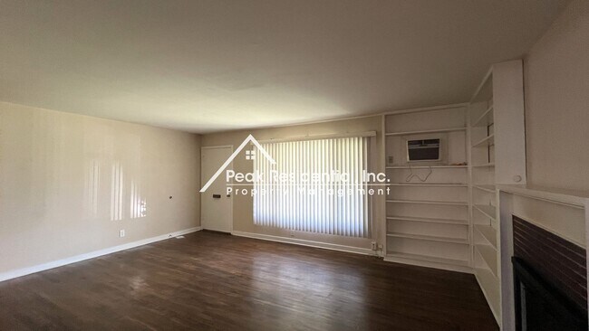 Building Photo - Charming Arden Area 2bd/1ba Duplex!