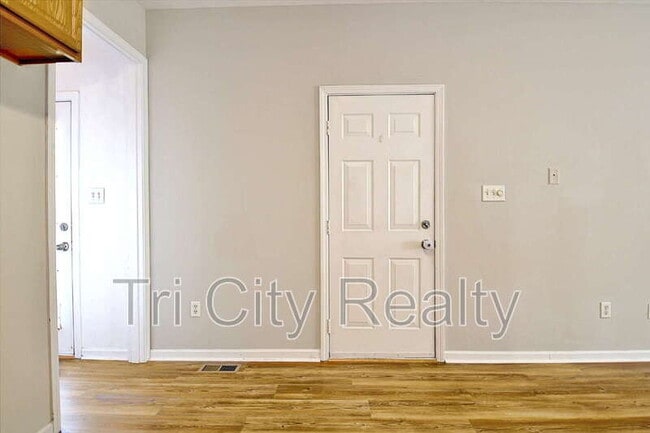 Building Photo - 109 St Albans Way