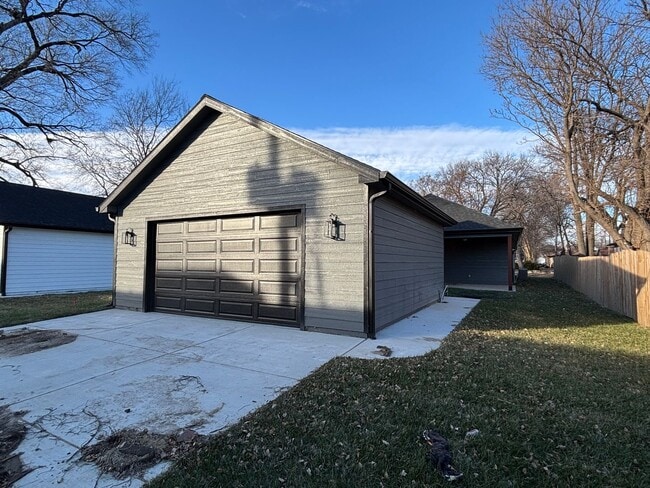 Building Photo - Stunning New Build in Central Manhattan! Available NOW!