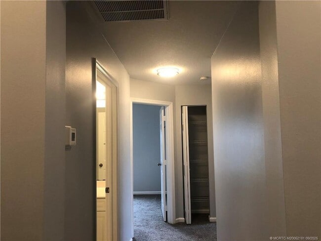 Building Photo - 4567 SE Murray Cove Cir