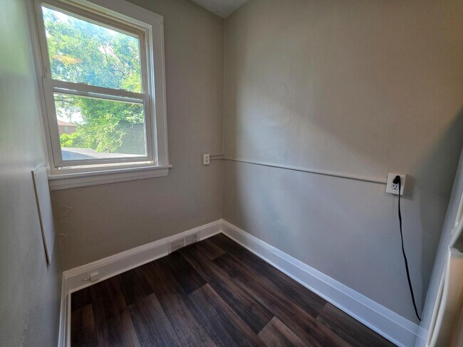 Building Photo - 126 Dawes Ave