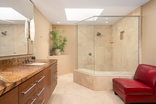 Building Photo - 52 Princeton Dr