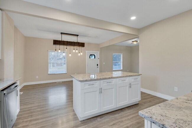 Building Photo - 3101 S Clarkson St