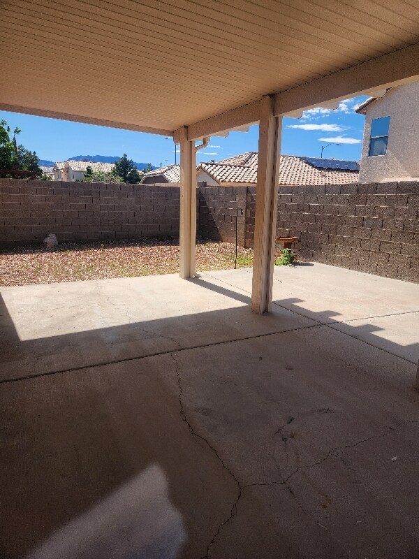 Building Photo - 8472 W Gilmore Ave