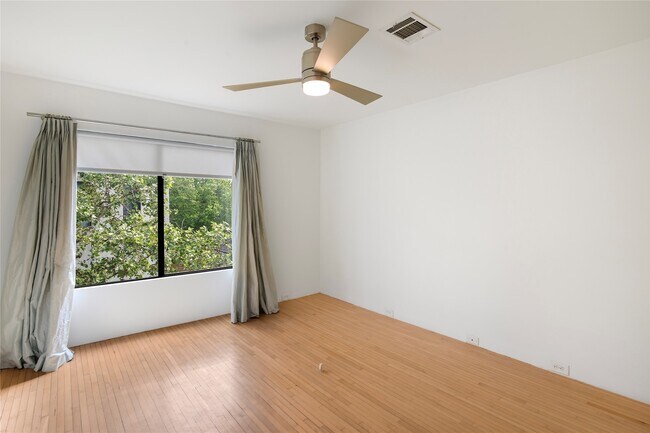 Building Photo - 730 Tulane St