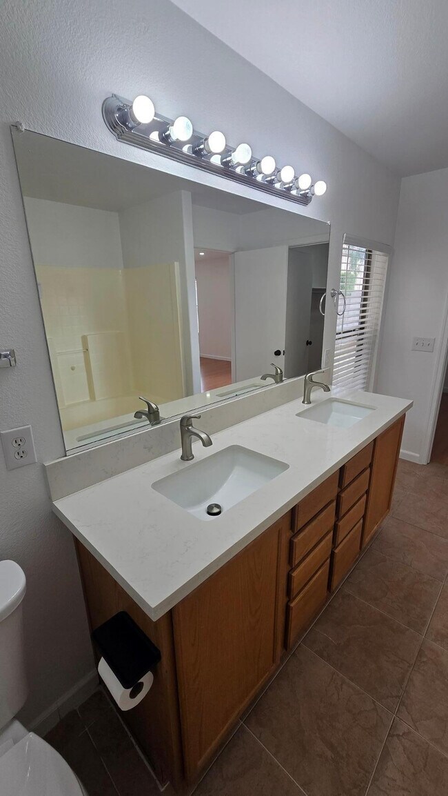 Building Photo - 15537 W Gelding Dr