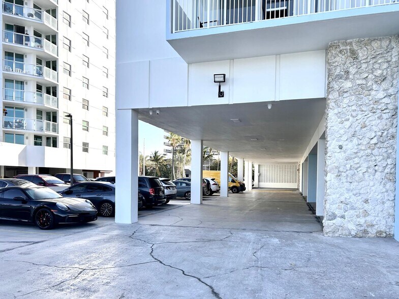 Building Photo - 5838 Collins Ave