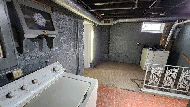 Building Photo - Updated North Side Home