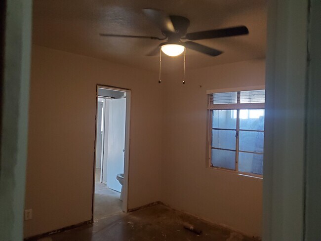 Building Photo - Move In Ready: Charming 3-Bed, 2-Bath Home in Camelback East - Available October 1, 2024!