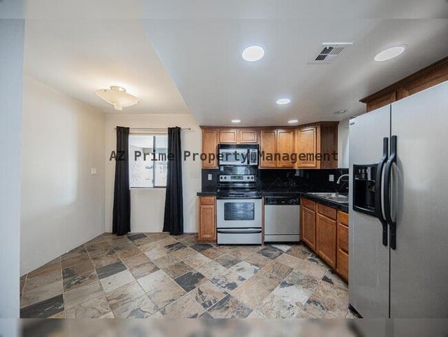 Building Photo - 4922 N 42nd Way