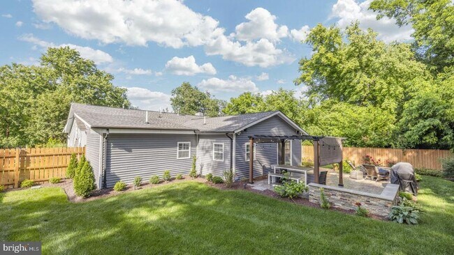 Building Photo - 6317 Everglades Dr