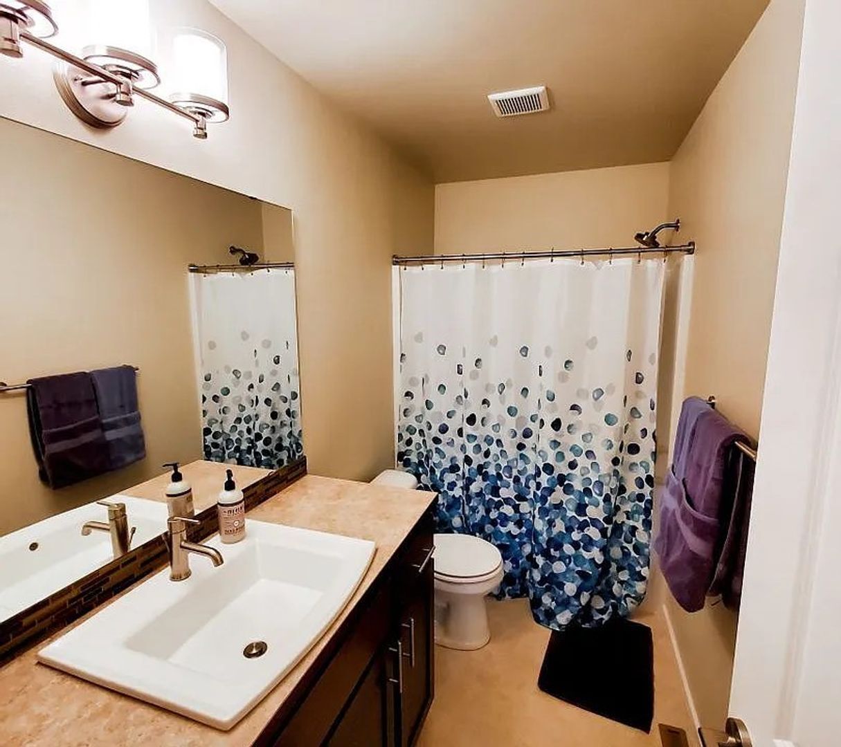 Building Photo - Beautiful Bothell Townhome