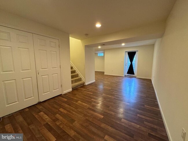 Building Photo - 105 Fredericksburg Dr