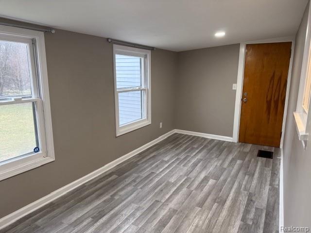 Building Photo - 2434 N Long Lake Rd