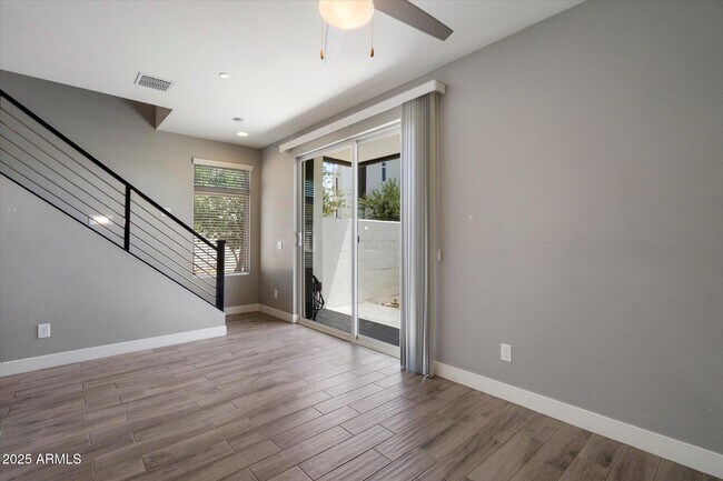 Building Photo - 1717 E Morten Ave